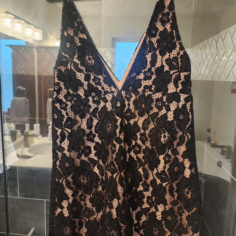 Adorable dress but too small for me.. fits like an 8-10 pet,smoke-free